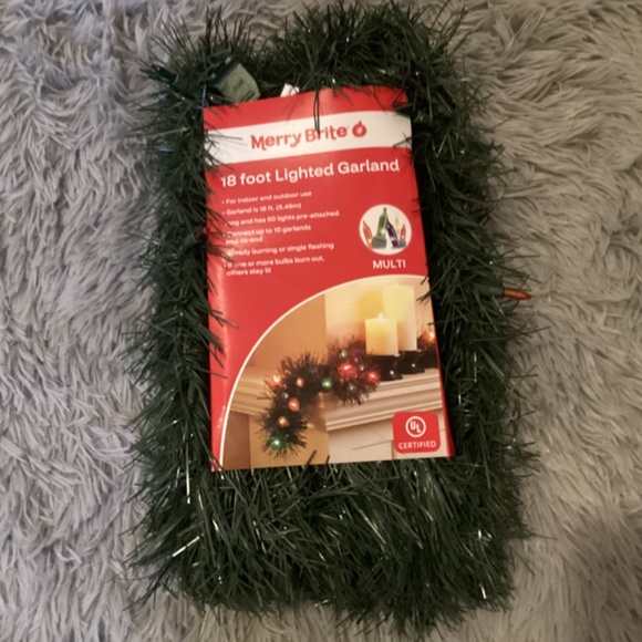 Merry Brite 18 Foot Lighted Garland New - Picture 3 of 9